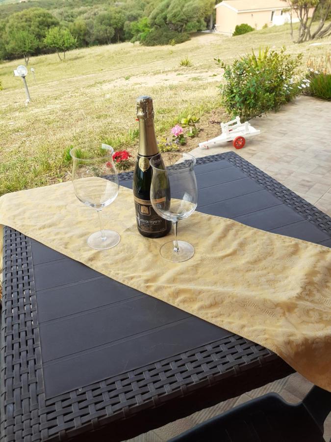 Agriturismo Gli Olivastri, Appartamento La Rosa Dei Venti Con Piscina E Solarium , Vista Mare ,Climatizzatore ,Wifi Aglientu Buitenkant foto